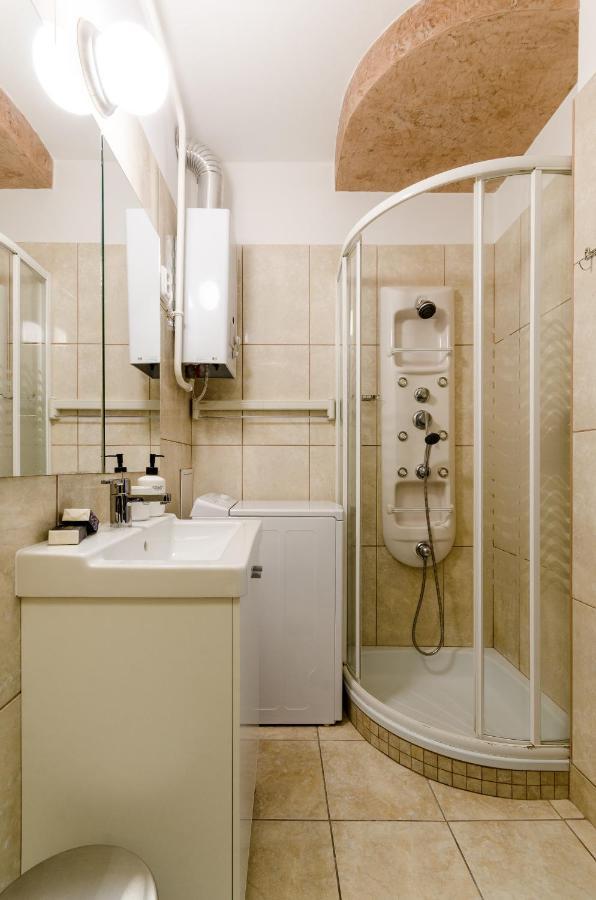 Paulay'S Studio Apartment In The City Center. Budapest Exterior photo